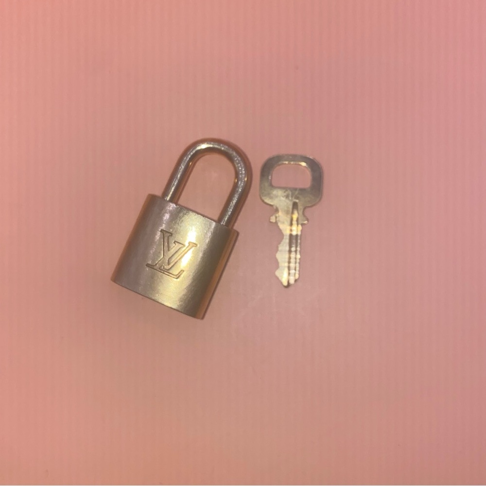 Authentic Louis Vuitton Gold Lock & Key Matching Set 312